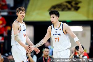 王哲林不知如何剪篮网请教张镇麟：还是你有经验 在辽宁剪过几次