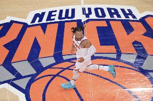 绝杀！尼克斯绝杀马刺相关词条冲上微博热搜前五