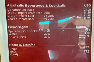 美国vs巴拉圭球场食品价格：啤酒20美元，薯片5.75美元，热狗10刀