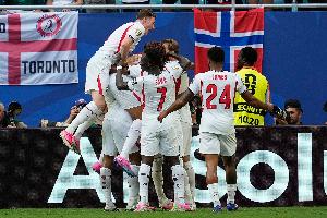 球员赛后与球迷合唱被后台“消音”！英格兰球迷怒怼转播商